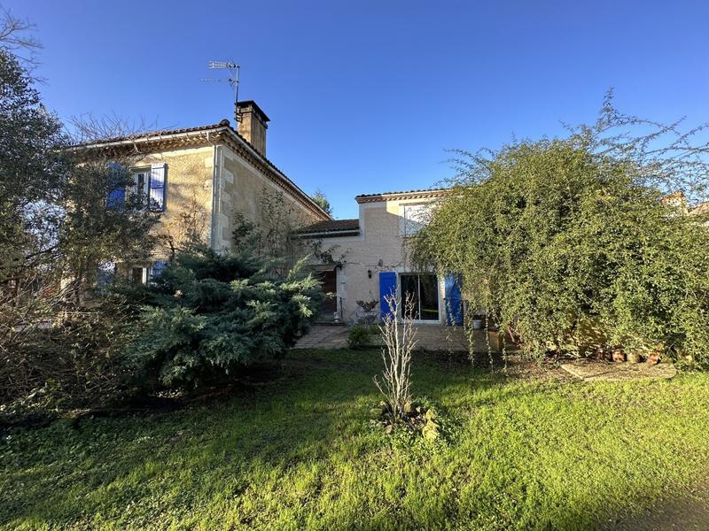 Maison - 280 m² - 10 pièces