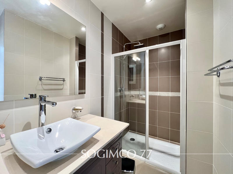 Maison - 179 m² - 7 pièces