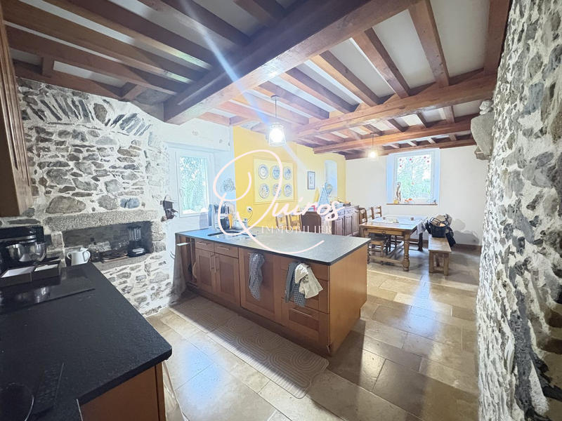 Maison - 209 m² - 12 pièces