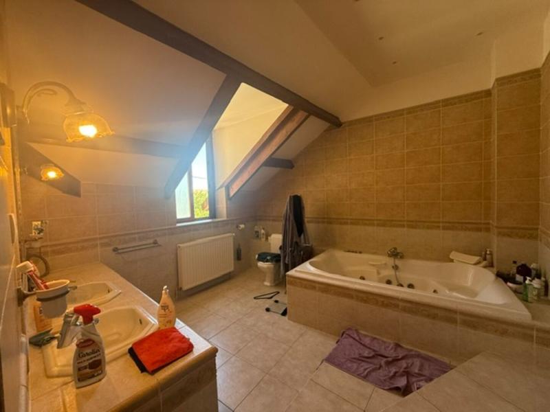 Maison - 232 m² - 9 pièces