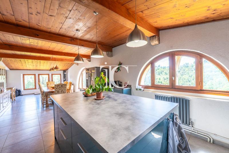 Maison - 300 m² - 12 pièces