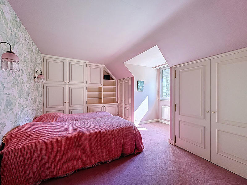 Maison - 250 m² - 8 pièces