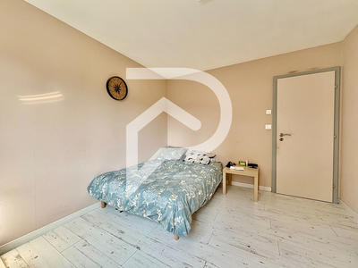 Maison - 93 m² - 5 pièces