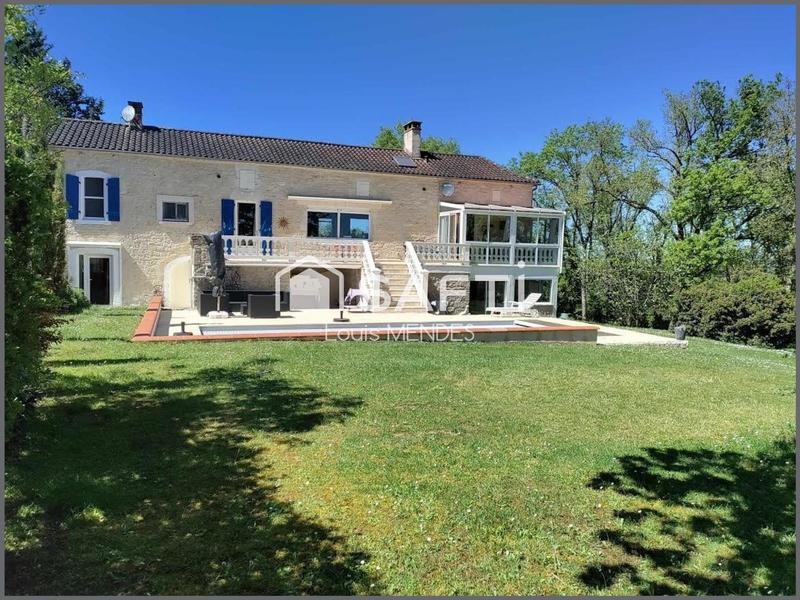 Propriété - 184 m² - 8 pièces