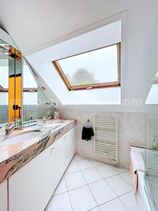 Maison - 180 m² - 5 pièces