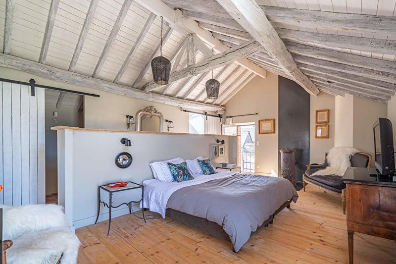 Demeure - 260 m² - 6 pièces