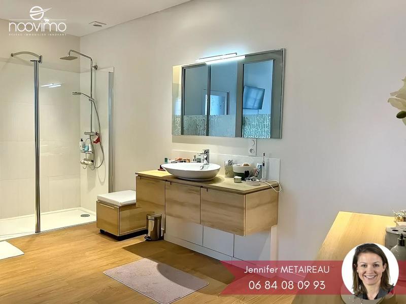 Maison - 222 m² - 9 pièces