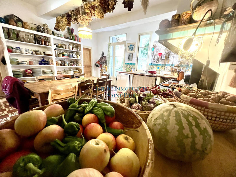 Maison - 220 m² - 10 pièces