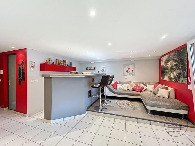 Maison - 235 m² - 8 pièces