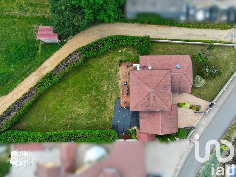 Maison - 219 m² - 9 pièces