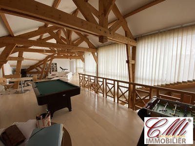 Maison - 370 m² - 9 pièces