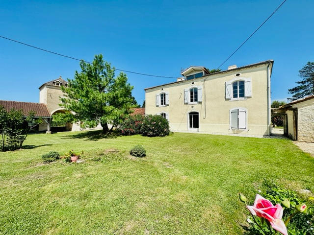 Maison - 266 m² - 8 pièces