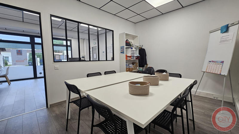 Local commercial - 74 m² - 4 pièces