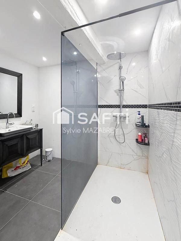 Maison - 215 m² - 8 pièces