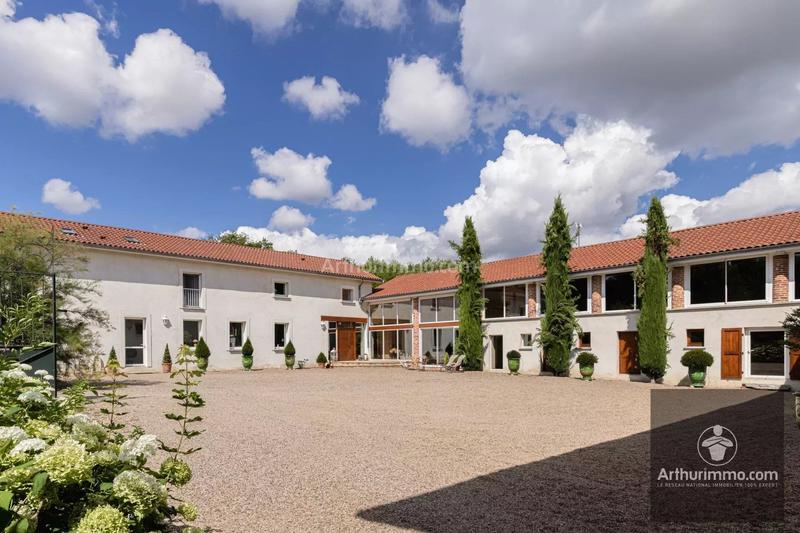 Maison - 425 m² - 13 pièces