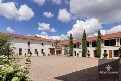 Maison - 425 m² - 13 pièces