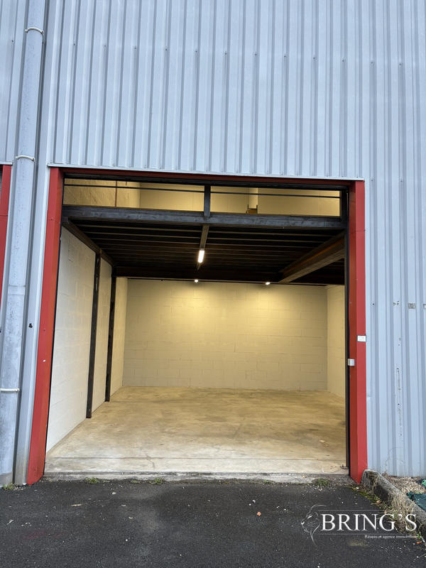 Entrepôt - 140 m²