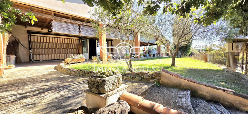 Mas - 240 m² - 13 pièces