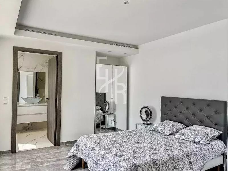 Maison - 389 m² - 8 pièces