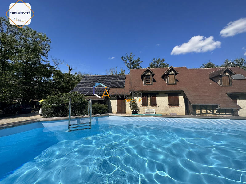 Maison - 217 m² - 8 pièces