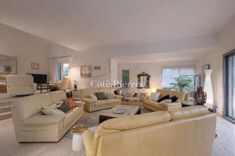 Maison - 220 m² - 6 pièces