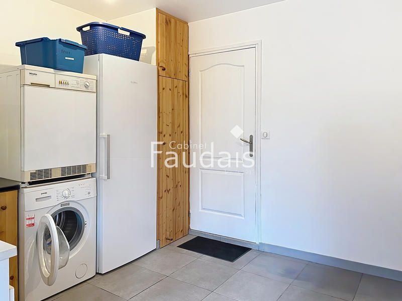 Maison - 280 m² - 10 pièces