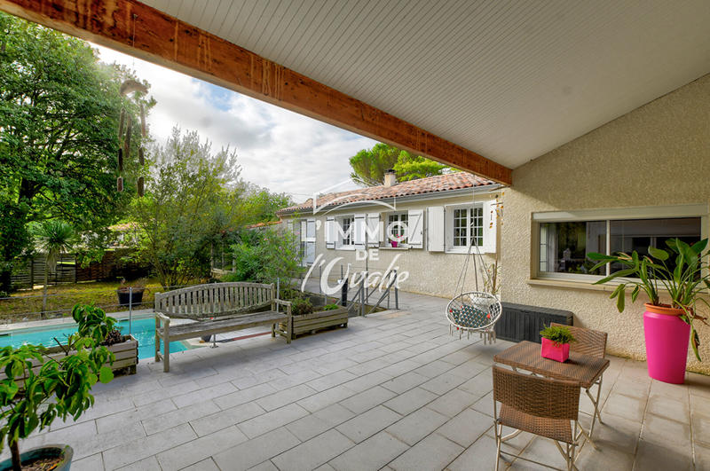 Maison - 234 m² - 7 pièces