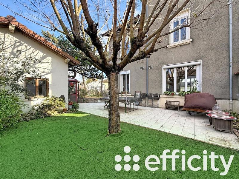 Maison - 184 m² - 6 pièces