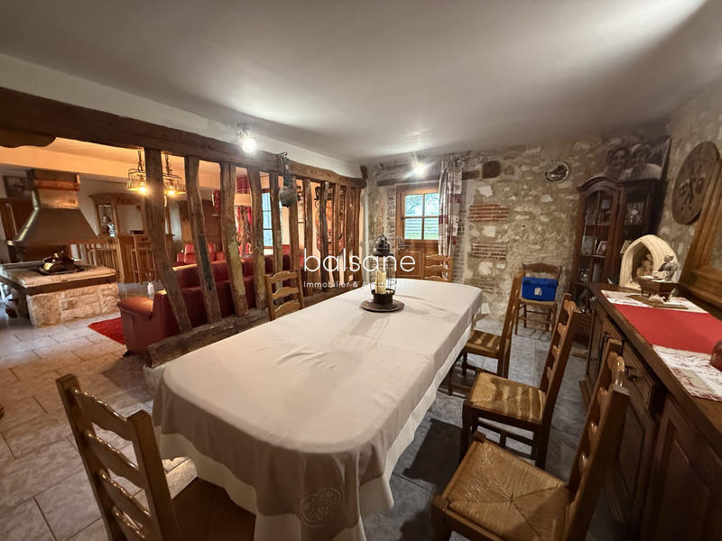 Maison - 226 m² - 8 pièces