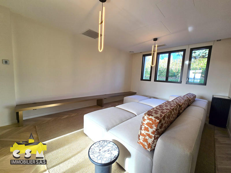 Propriété - 354 m² - 8 pièces