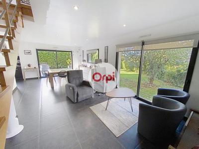 Maison - 92 m² - 5 pièces