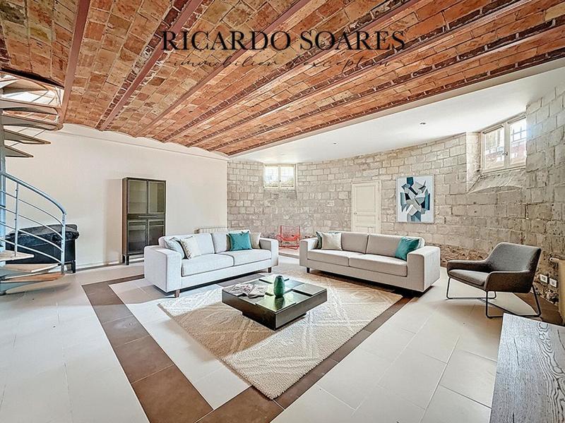 Appartement - 206 m² - 5 pièces