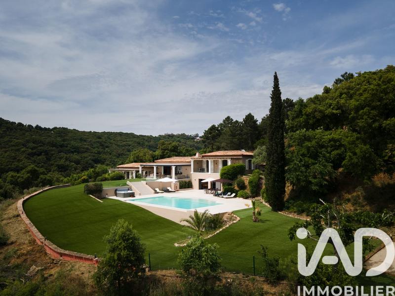 Maison - 370 m² - 7 pièces