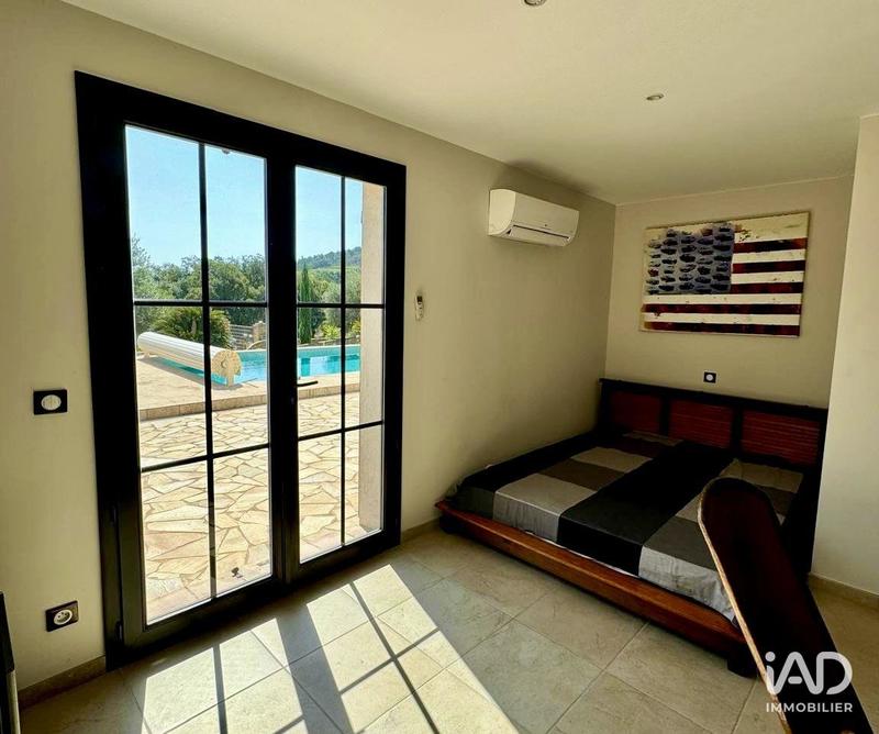 Maison - 260 m² - 6 pièces