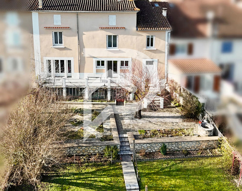 Maison - 210 m² - 7 pièces