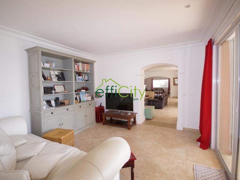 Maison - 260 m² - 7 pièces