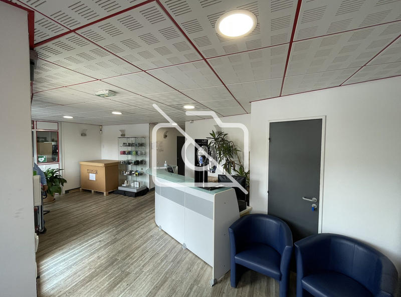 Entrepôt - 1 850 m²