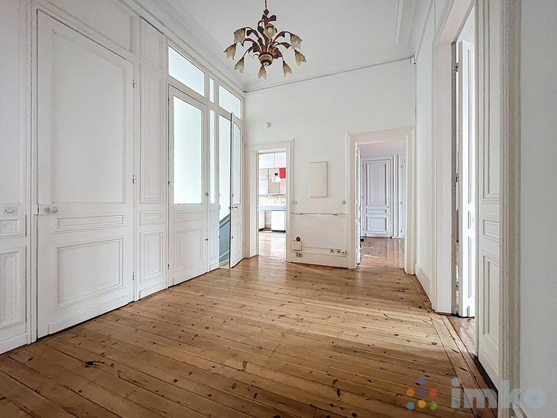 Maison ancienne - 573 m² - 16 pièces