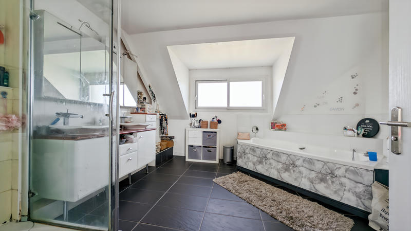 Maison - 208 m² - 7 pièces