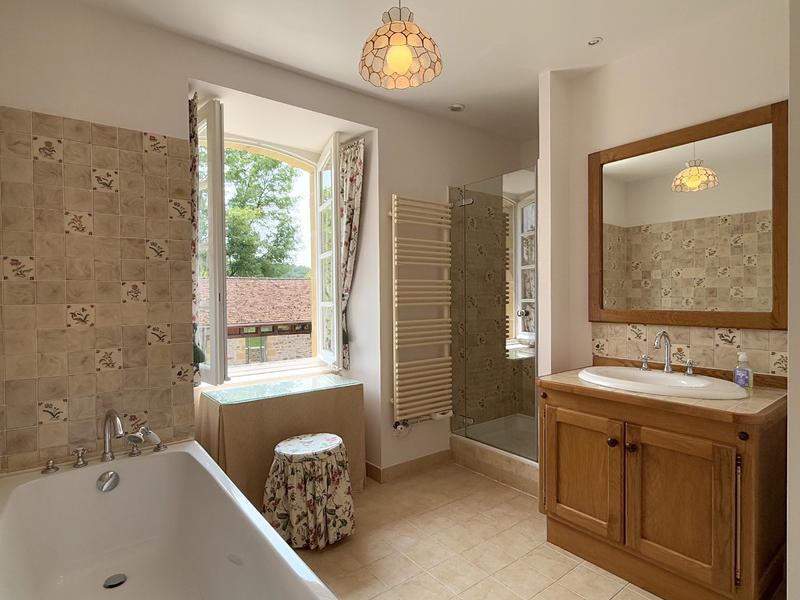 Maison - 243 m² - 6 pièces