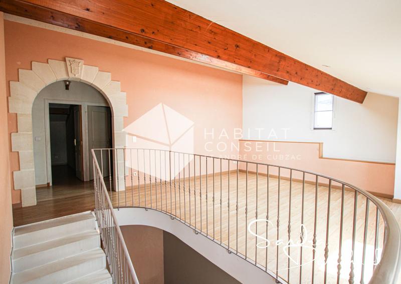 Maison - 216 m² - 8 pièces