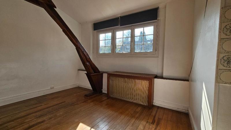 Propriété - 253 m² - 10 pièces