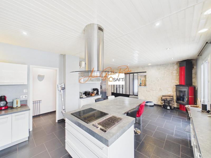 Maison - 312 m² - 10 pièces