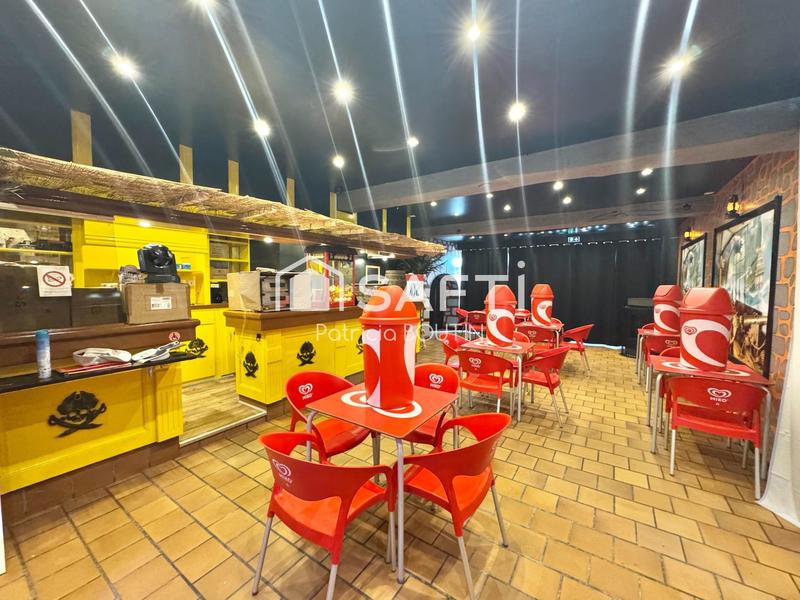 Maison - 255 m² - 10 pièces