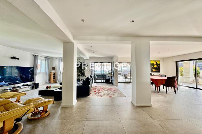 Maison - 255 m² - 8 pièces