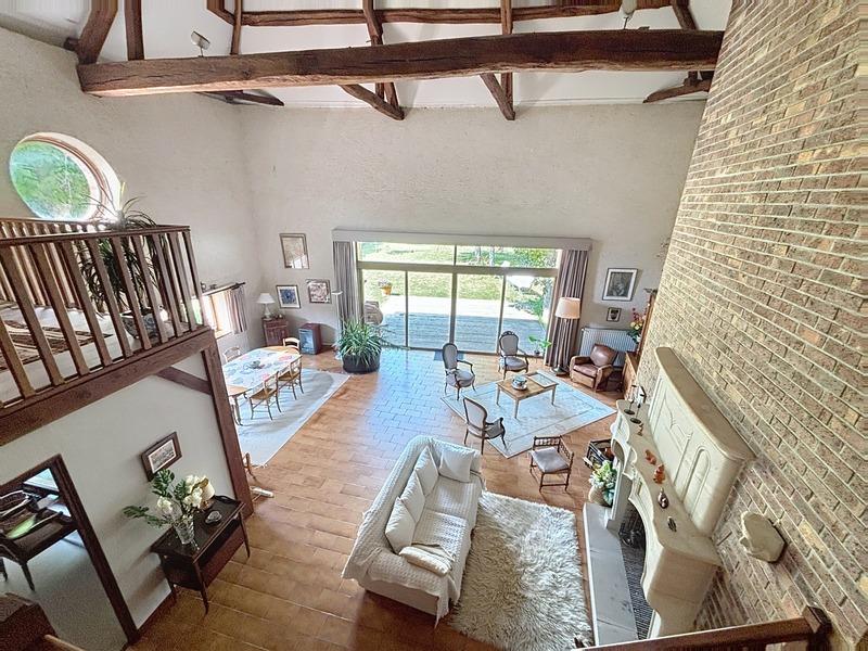 Maison - 350 m² - 12 pièces