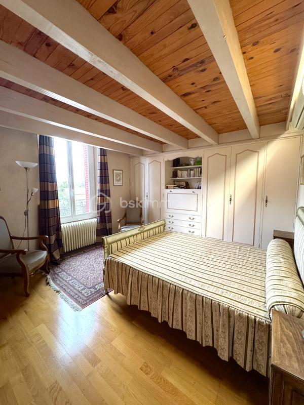 Demeure - 350 m² - 8 pièces