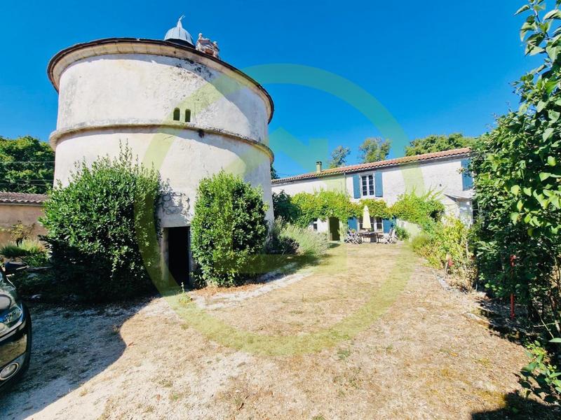 Maison - 281 m² - 11 pièces