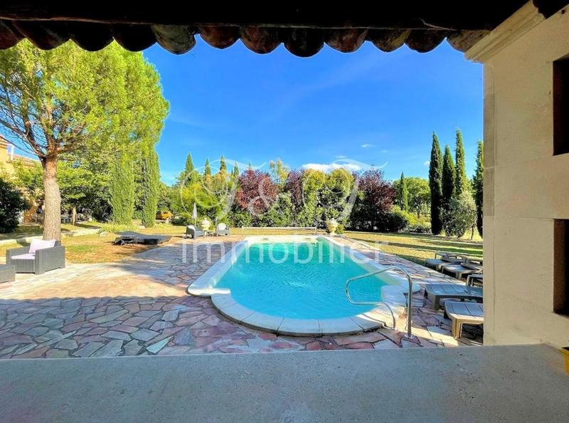 Propriété - 275 m² - 8 pièces