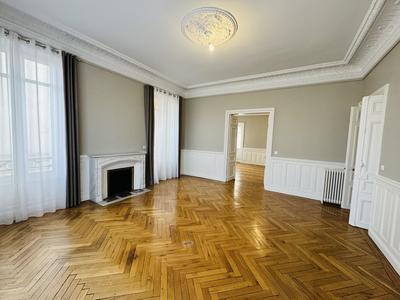 Appartement - 200 m² - 7 pièces